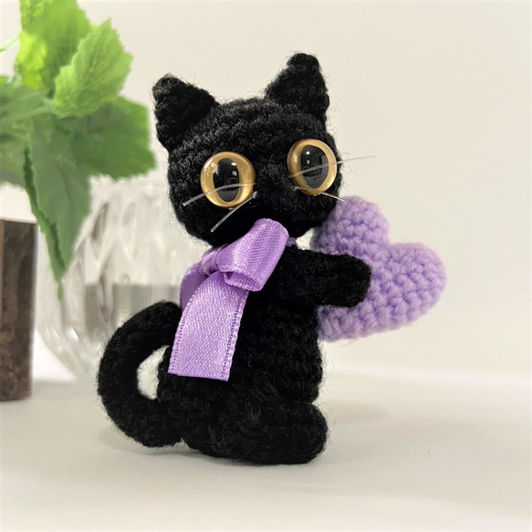 リボン黒猫の選べるハート♡ライトパープル♡編みぐるみ☆受注製作品 4枚目の画像