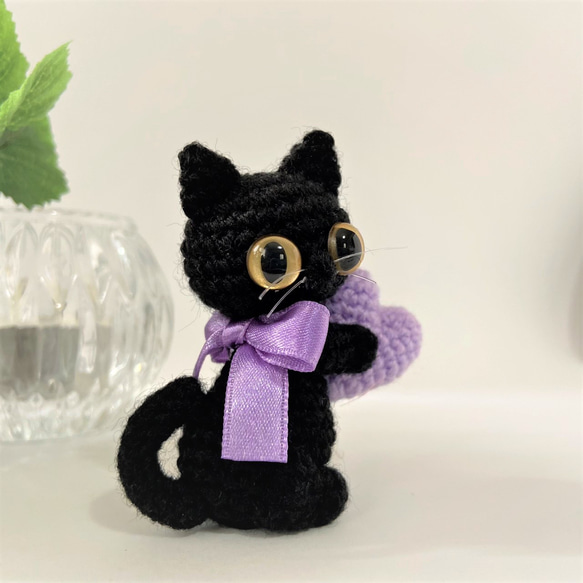 リボン黒猫の選べるハート♡ライトパープル♡編みぐるみ☆受注製作品 3枚目の画像