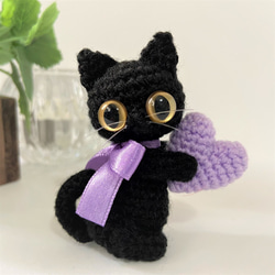 リボン黒猫の選べるハート♡ライトパープル♡編みぐるみ☆受注製作品 1枚目の画像