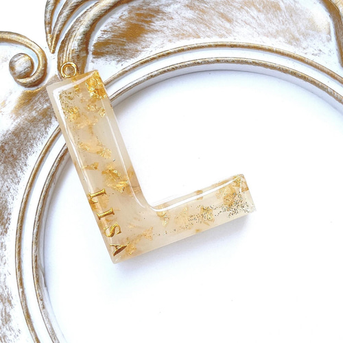 名入れ】イニシャルキーホルダー♡ミルキーホワイト♡ レジン