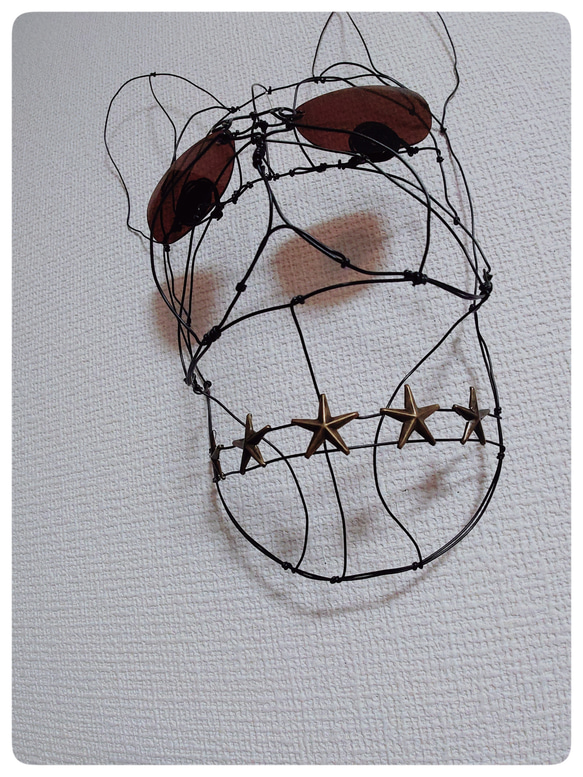 ワイヤーアート　サングラスをつけたフレンチブルドッグくん 7枚目の画像
