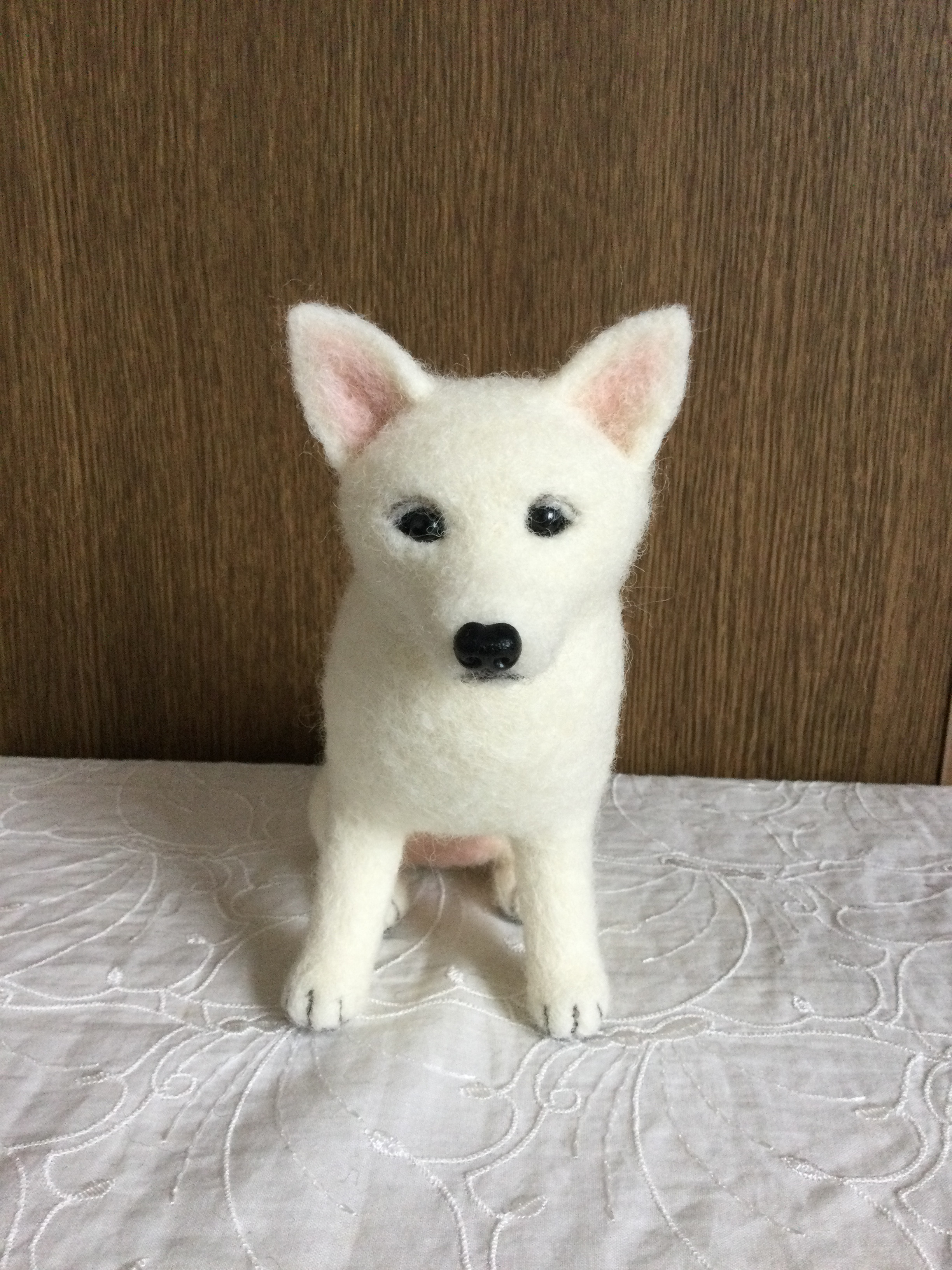 白　　手のひら大 羊毛フェルトの犬 マコ　ハンドメイド