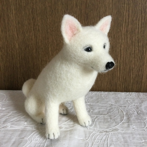 モンブラン 羊毛フェルト 犬 白柴ちゃん 羊毛フェルト 犬 柴犬 白柴 羊毛フェルト masapan 通販 6172885