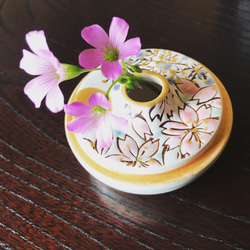 手描き金彩雪月花模　蓋付きの振出　お洒落な包み袋付き　　金平糖の器　お抹茶の同具　金彩絵付け 12枚目の画像