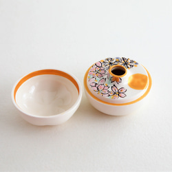 手描き金彩雪月花模　蓋付きの振出　お洒落な包み袋付き　　金平糖の器　お抹茶の同具　金彩絵付け 4枚目の画像