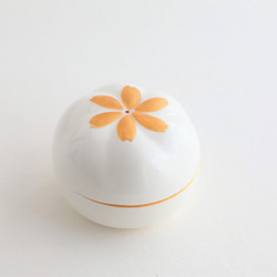 手描き金彩雪月花模　蓋付きの振出　お洒落な包み袋付き　　金平糖の器　お抹茶の同具　金彩絵付け 5枚目の画像