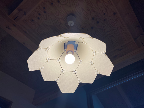 フェルト製ランプシェード　ペンダントライト　六角形　ホワイト 3枚目の画像