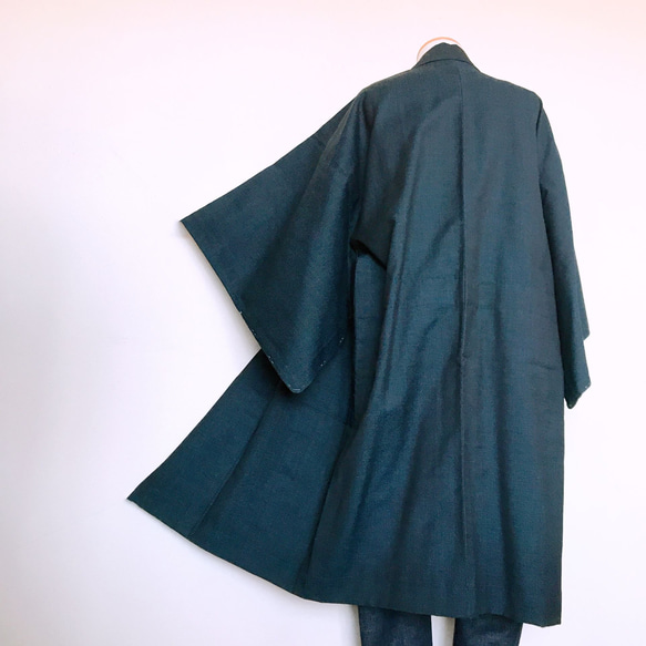 着物リメイク 男性 着物袖 作務衣コート ロング 紺色 無地 和装 着物コート ガウンコート 和装コート(B711) 6枚目の画像