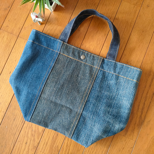 ハンドメイドバックデニムリメイクパッチワークおっきなトートバック2way デニムリメイクバック✩トートバッグ✩デニムパッチワークの通販