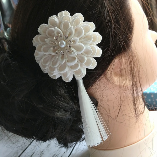 プーさんホワイトつまみ細工髪飾り オフホワイトつまみ細工髪飾り かんざし fumi 通販 14419170