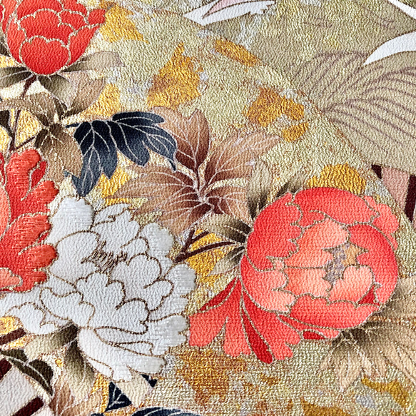 着物のファブリックパネル　輝く扇に花々（２枚セット）　サスティナブル  着物リメイク　インテリア　正月飾り　 6枚目の画像