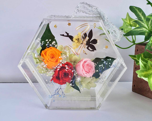 六角形のカルトナージュボックス　ローズ　バラ　花柄　フランスアンティーク　箱 柔らかな質感の 六角形のカルトナージュボックス ローズ バラ 花