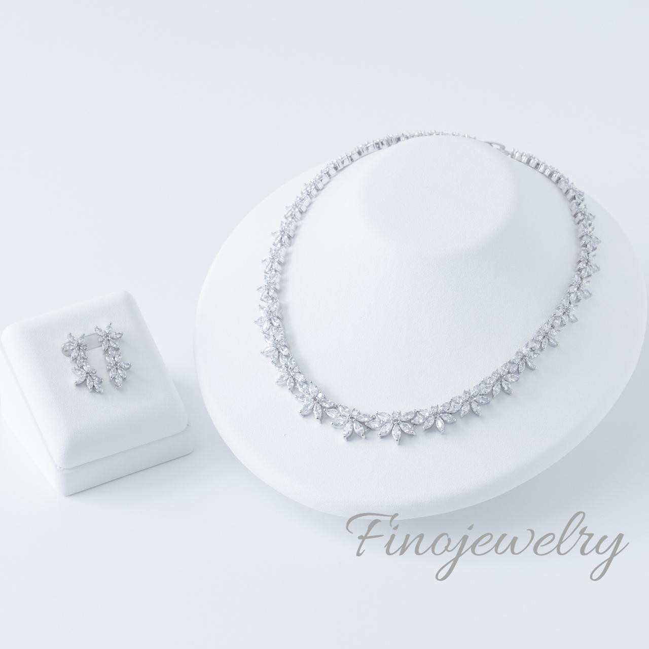 【送料無料・SpcialBox付】P009N002 Wedding Tiara 花嫁 演奏会 パーティ 結婚式 上品