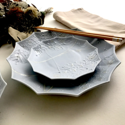 12角のパラソル大皿と小皿セット　アイシング砂糖の衣　青紫色の小花パールグレー 2枚目の画像