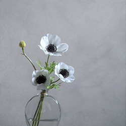 咲き続けるアネモネ(３輪＋蕾)オーバル風ガラス　マジカルウォーター　癒しのフラワーインテリア　アーティフィシャルフラワー 6枚目の画像
