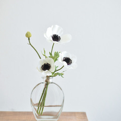 咲き続けるアネモネ(３輪＋蕾)オーバル風ガラス　マジカルウォーター　癒しのフラワーインテリア　アーティフィシャルフラワー 5枚目の画像