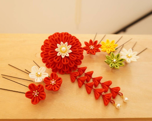 つまみ細工 髪飾り 074 七五三 成人式 卒業式  クリップピン 下がり付き つまみ細工 髪飾り 074 七五三 成人式 卒業式 クリップピン 下がり付き
