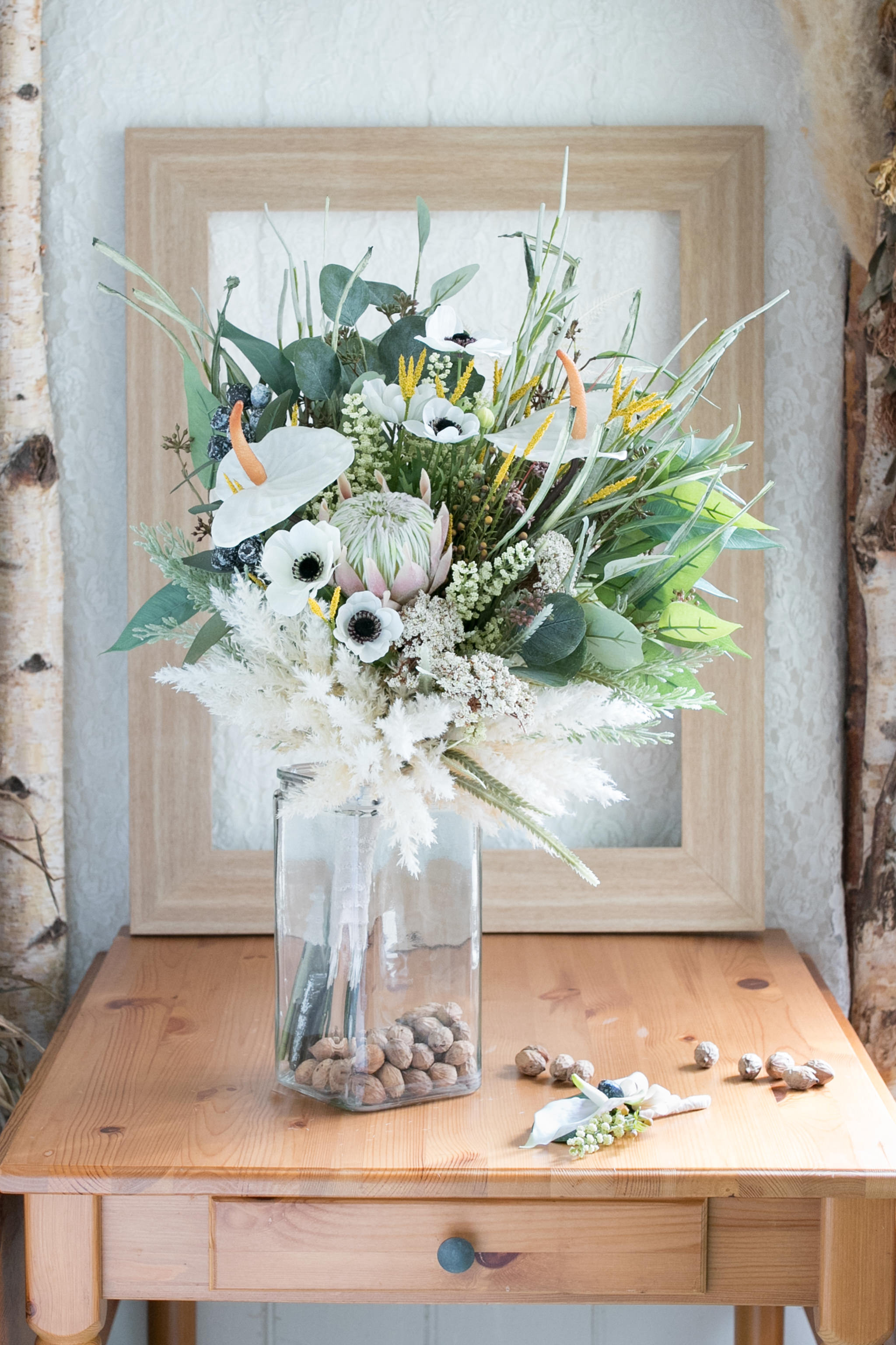 【ウェディングブーケ】パンパスが華やか！プロテアとアネモネのクラッチブーケ・ブート二ア付き（AB0051）