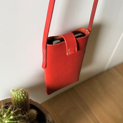 【受注製作】ぴったりサイズで作れる一枚牛革のスマホポーチ（ポシェット） 4枚目の画像