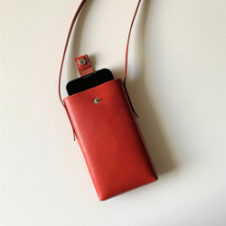 【受注製作】ぴったりサイズで作れる一枚牛革のスマホポーチ（ポシェット） 6枚目の画像