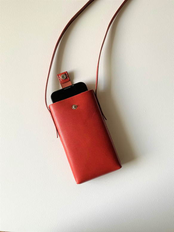 【受注製作】ぴったりサイズで作れる一枚牛革のスマホポーチ（ポシェット） 6枚目の画像