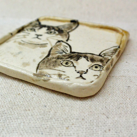 ミックスネコ　なかよし二匹　角皿・豆皿　小さいお皿　ねこ・猫　手作り陶芸・陶器　食器 3枚目の画像