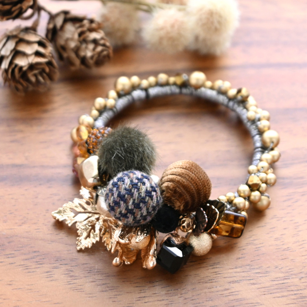 秋色 ウォーム ニット×ビジュー シュシュ＊ブレスレット《カーキ×ブラウン》