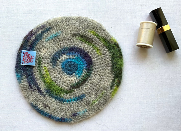 エストニアの無撚毛糸で作った小さな敷き物・コースター　 ブルー 2枚目の画像