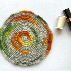 エストニアの無撚毛糸で作った小さな敷き物・コースター　マリー 1枚目の画像