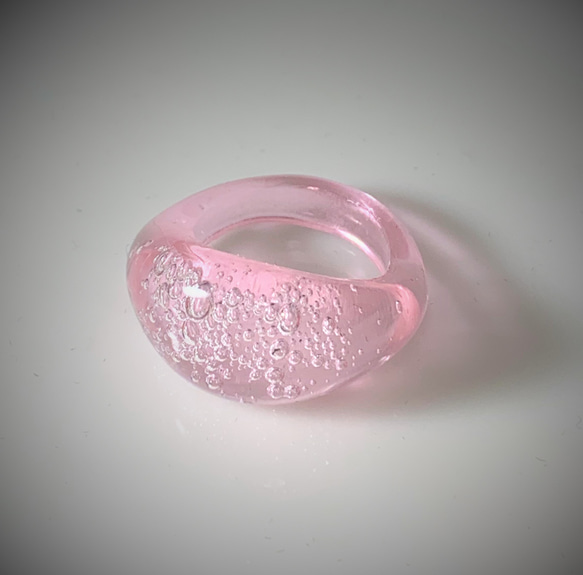 コロンとしたガラスのリング　ピンク 2枚目の画像