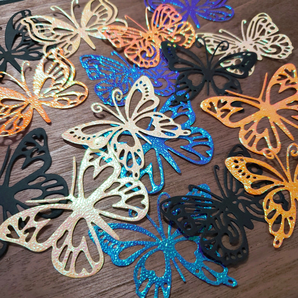 【CF62】ダイカット♡キラキラバタフライ4種4色16枚 蝶々 装飾 素材 2枚目の画像