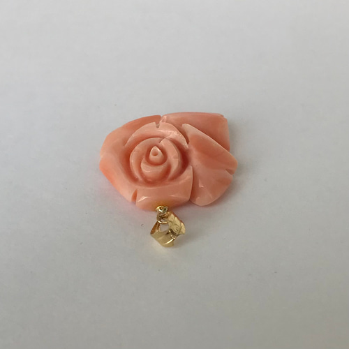 もも色珊瑚の＊薔薇＊彫刻ペンダント トップK18 R40807 ペンダント