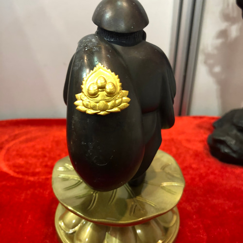 仏教美術　 仏像　【秀峰】作　【興隆大黒天】　 銅製　 在銘　共箱　大黒　七福神 三面大黒 大黒天 七福神 銅 金 ゴールド 秀吉の出世守り本尊 毘沙門天