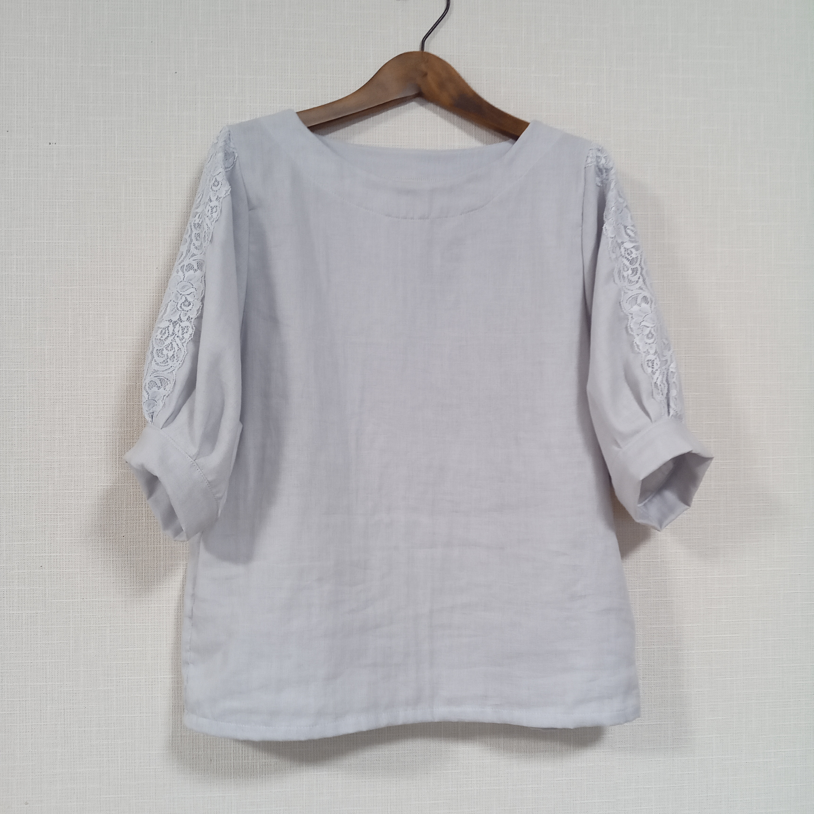レース袖のカフス ブラウス　ストーングレー　柔らかダブルガーゼ