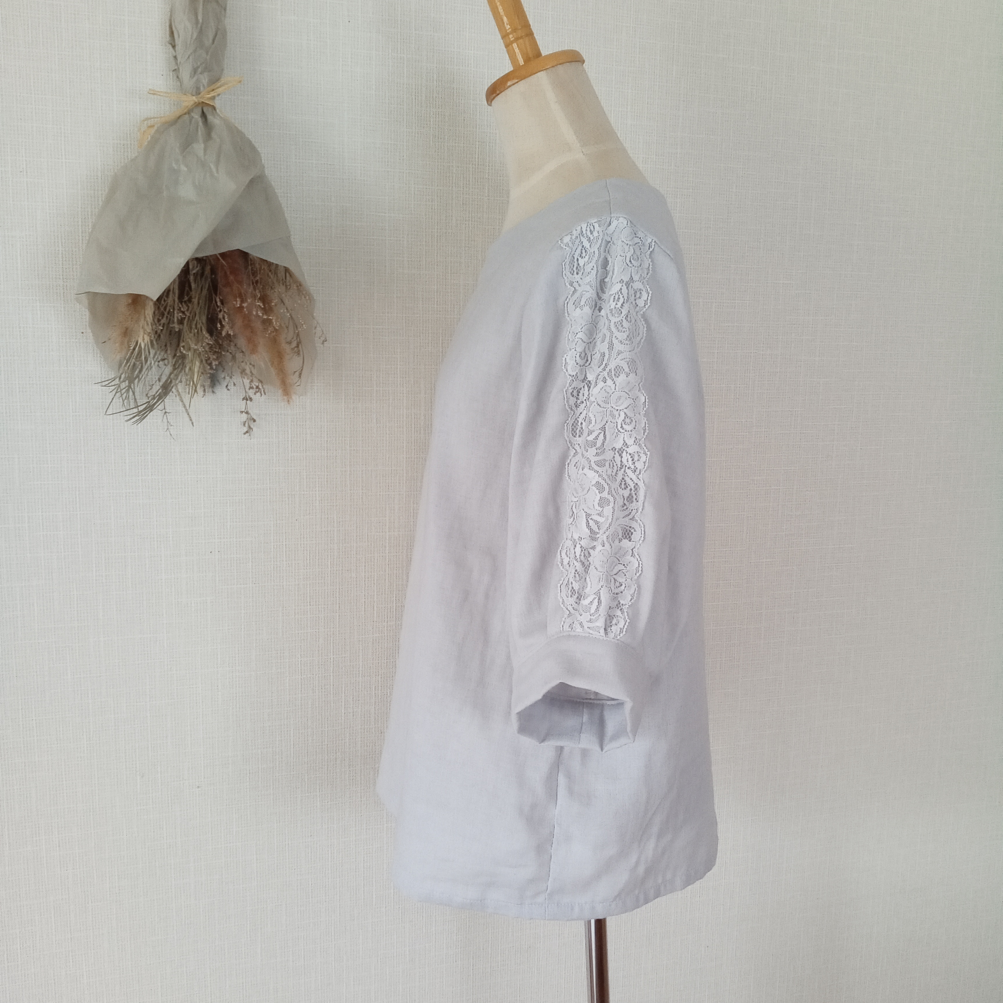 レース袖のカフス ブラウス　ストーングレー　柔らかダブルガーゼ