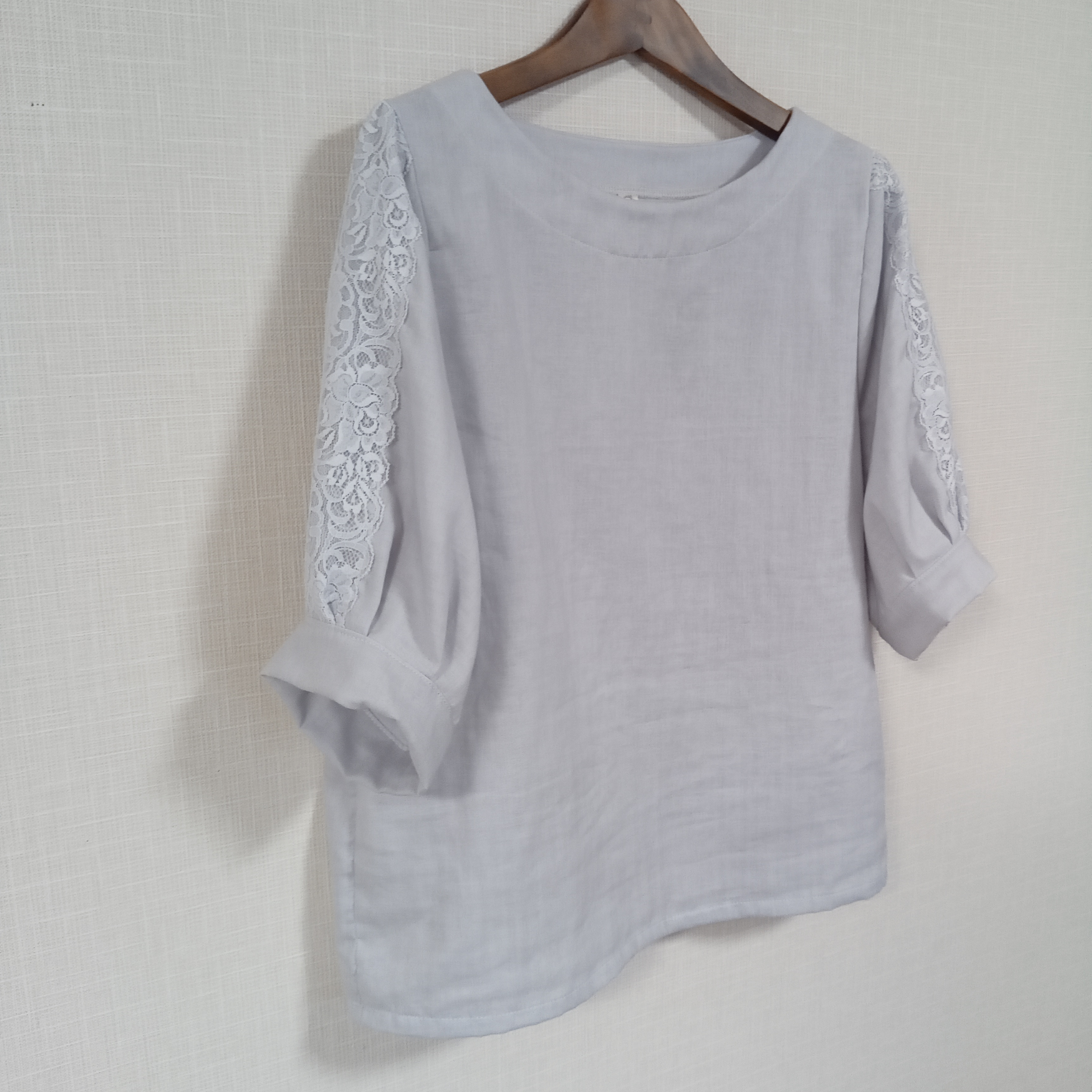 レース袖のカフス ブラウス　ストーングレー　柔らかダブルガーゼ