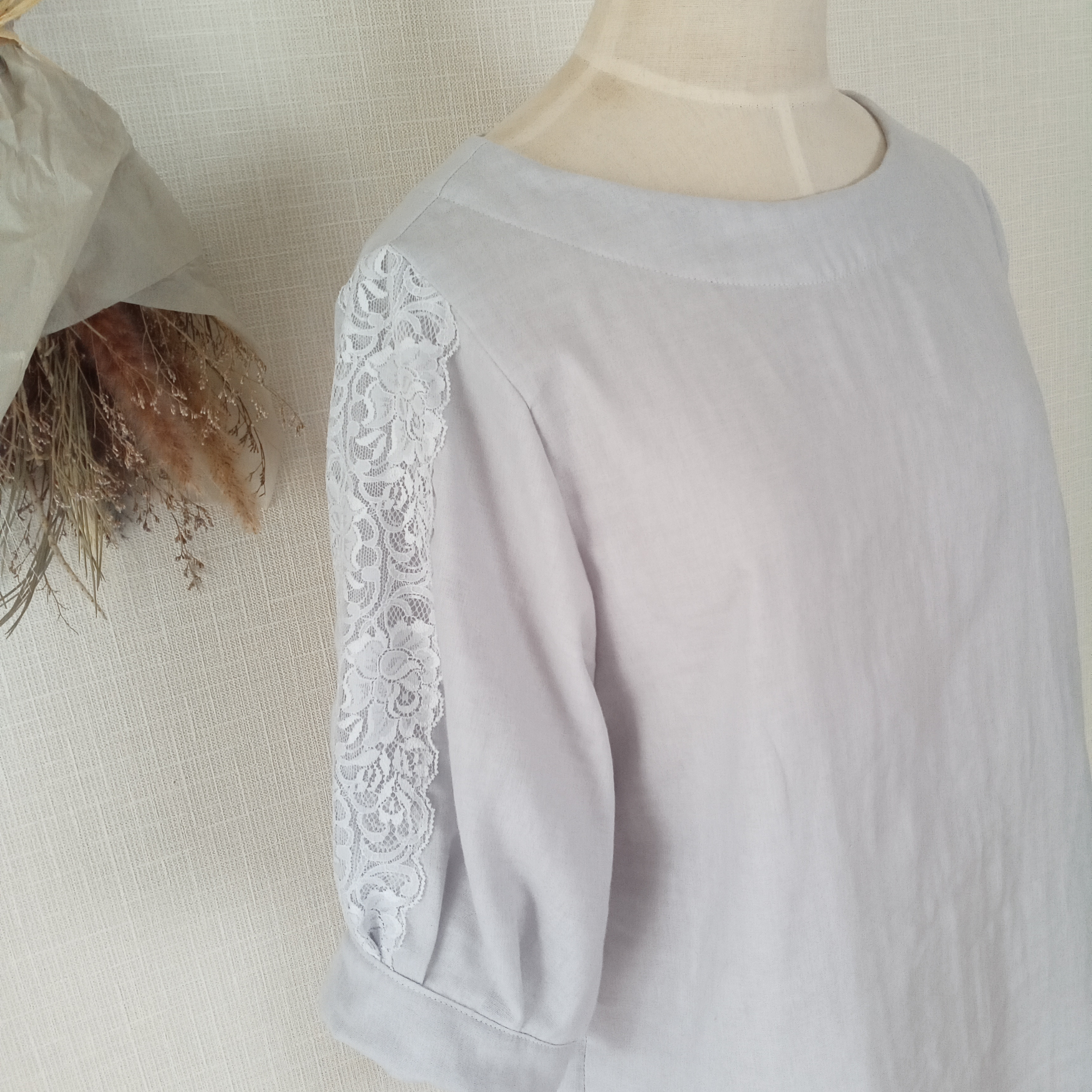 レース袖のカフス ブラウス　ストーングレー　柔らかダブルガーゼ
