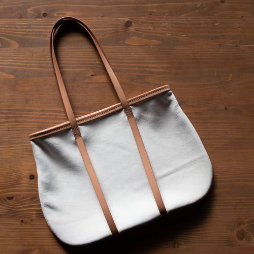 購入 水芭蕉の希少な鹿革 珍しいホワイト トートバッグ 水芭蕉の希少な