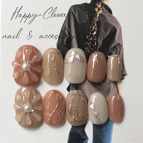 ジェルネイルチップ ブラウンのぷっくりフラワーネイル ニュアンス  
