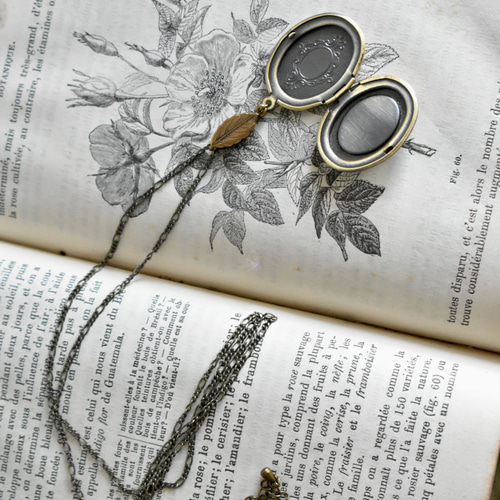 3色展開】ホワイト/ブルー/ピンク 花籠カボション ロケットペンダント