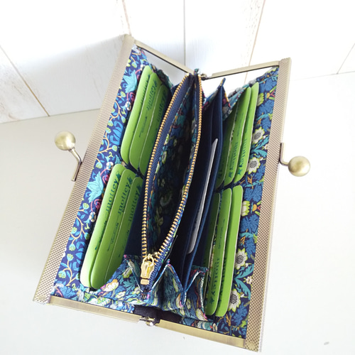 ミナペルホネン × リバティストロベリーシーフ 浮足がま口長財布 長