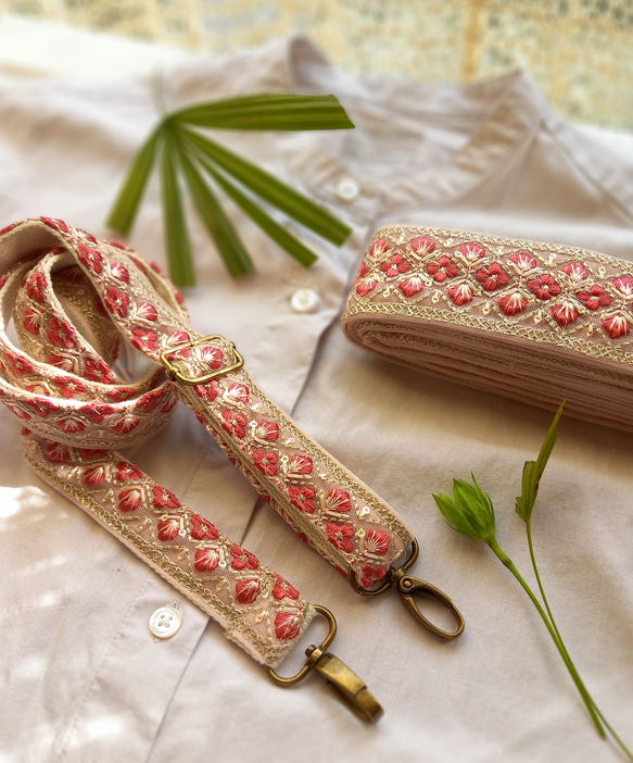 インド刺繍リボンのショルダーストラップ(子供用・最大125cm調節可・ネックストラップ) 2枚目の画像
