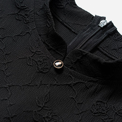 黒の古典的なチャイニーズローズエンボスチャイナドレススタンドカラージャカードマイクロバブルスリーブガールズドレス 7枚目の画像