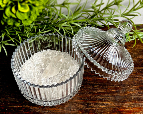 水晶玉約６０００カラット昔から家にありました。大きく、透き通ってて、綺麗 Amazon.co.jp: somnus 水晶玉 150mm 無色透明 クリスタルボール 水晶