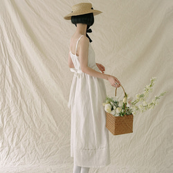 白色 雙層内裏 提花棉質愛心鏤空细肩带收腰洋裝 一字領連身裙 第18張的照片