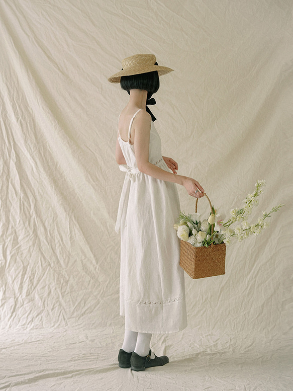 白色 雙層内裏 提花棉質愛心鏤空细肩带收腰洋裝 一字領連身裙 第18張的照片