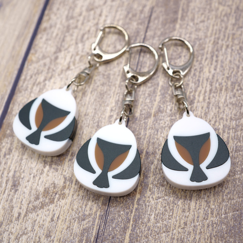 シマエナガの表札風キーホルダー【文字入れ】 表札・ネーム