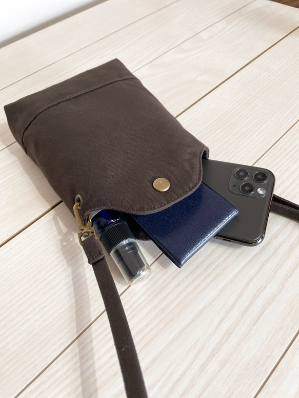Kurashiki 帆布智能手機手拿包 Mini Sacoche 智能手機單肩包 智能手機袋 秋色（巧克力棕） 第2張的照片
