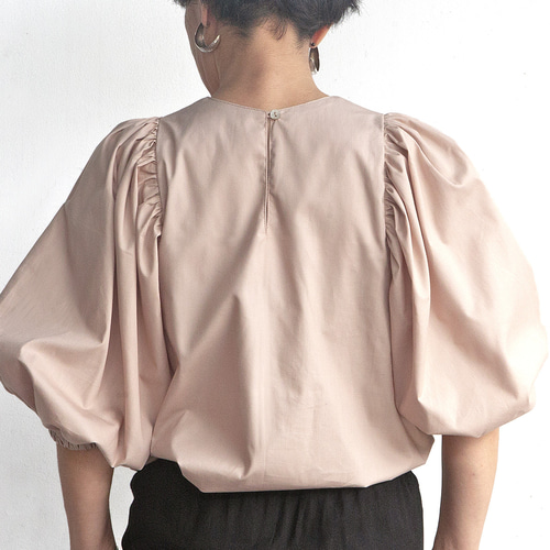 モデルチェンジの為、値下げ♪バルーンスリーブブラウス 高密度