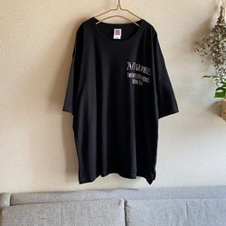 ダボっとふわっと ビッグシルエット 半袖Tシャツ《ブラック》シネマ風ロゴ／ユニセックス 1枚目の画像